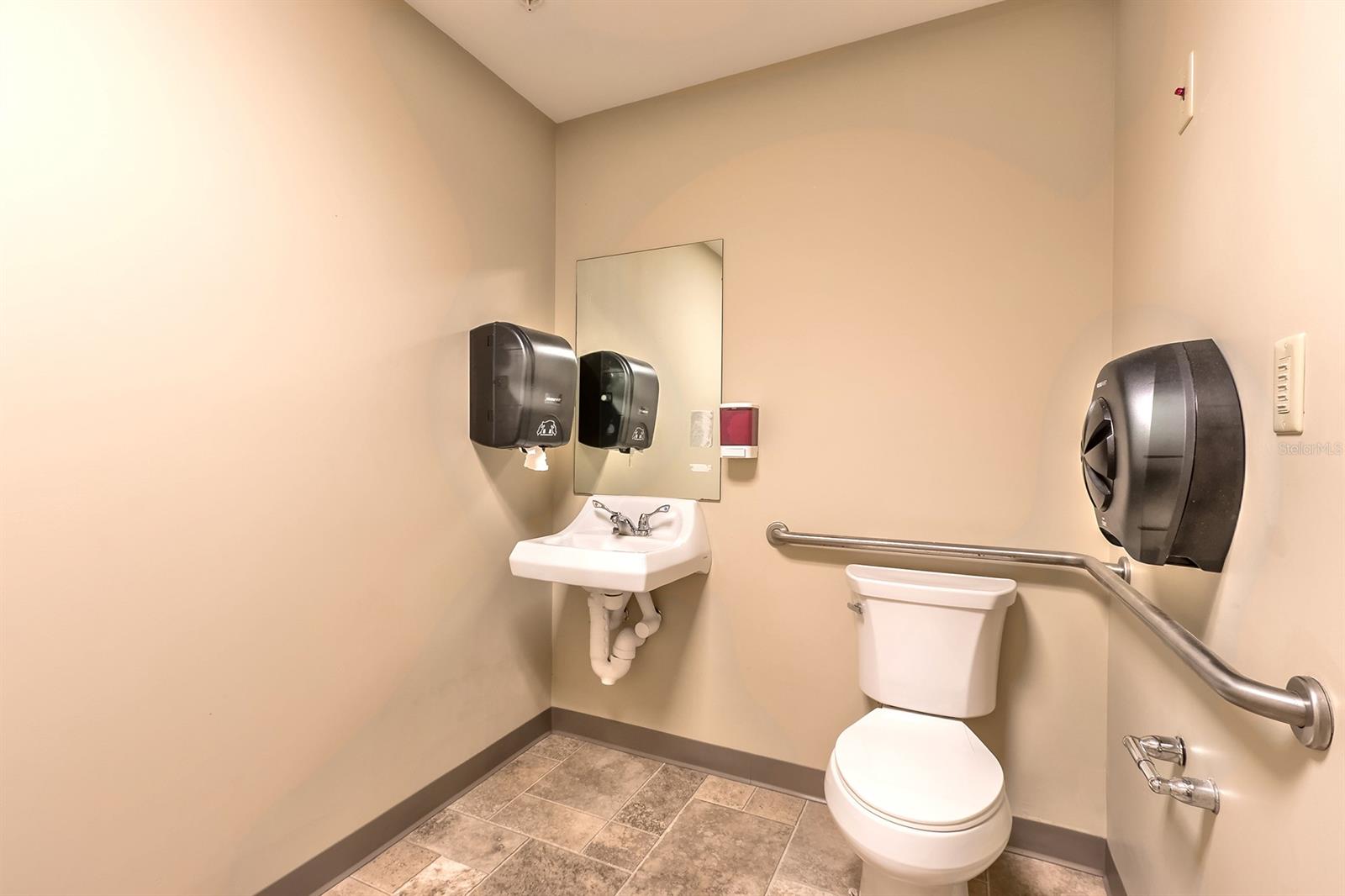 Hammonds New Smyrna - Commercial Sale