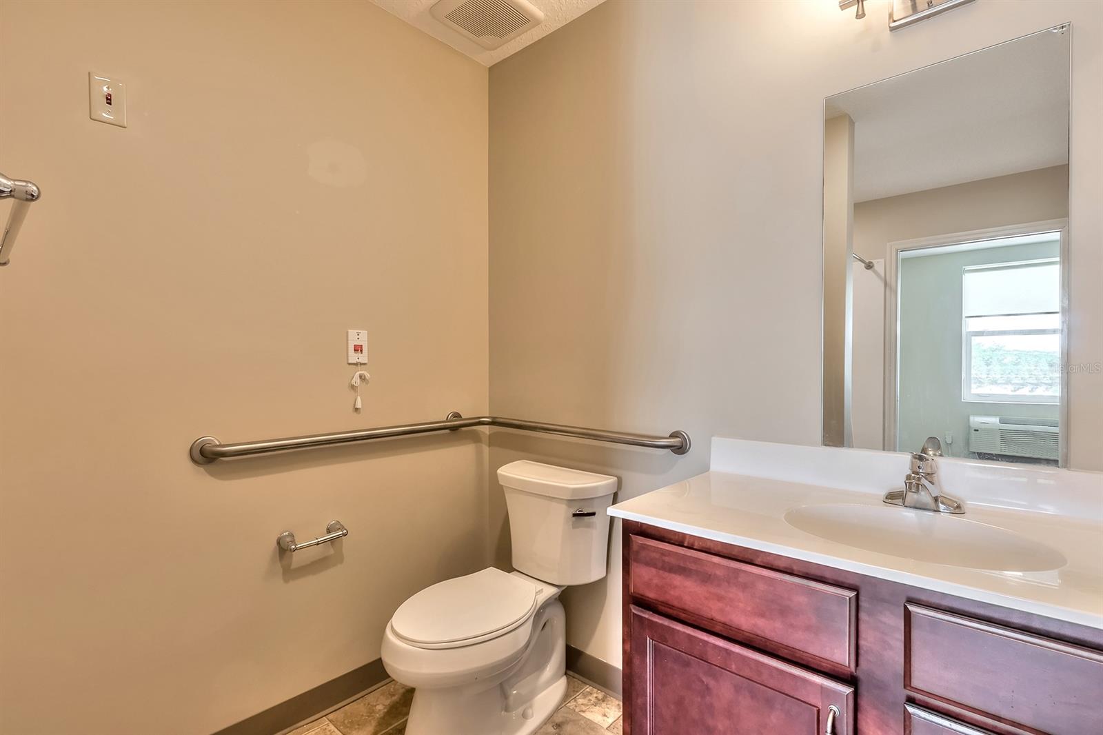 Hammonds New Smyrna - Commercial Sale