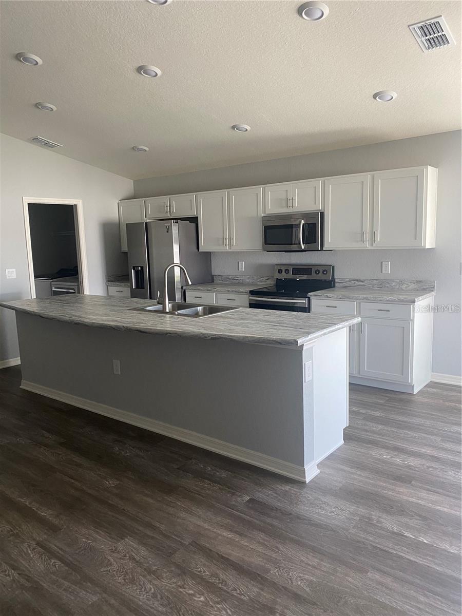 ANISTON - Residential