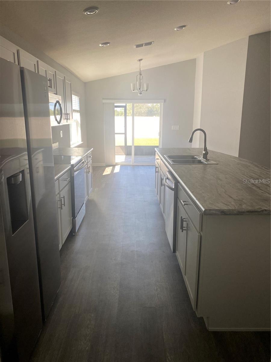 ANISTON - Residential