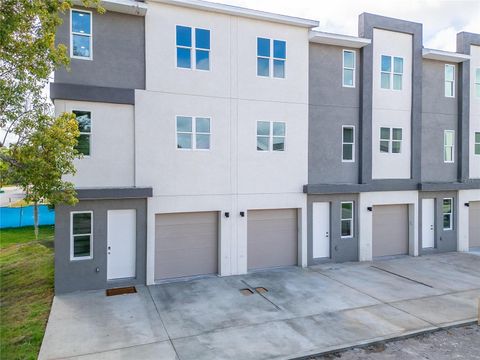 8707 SAP CREEK PLACE TAMPA FL 33614