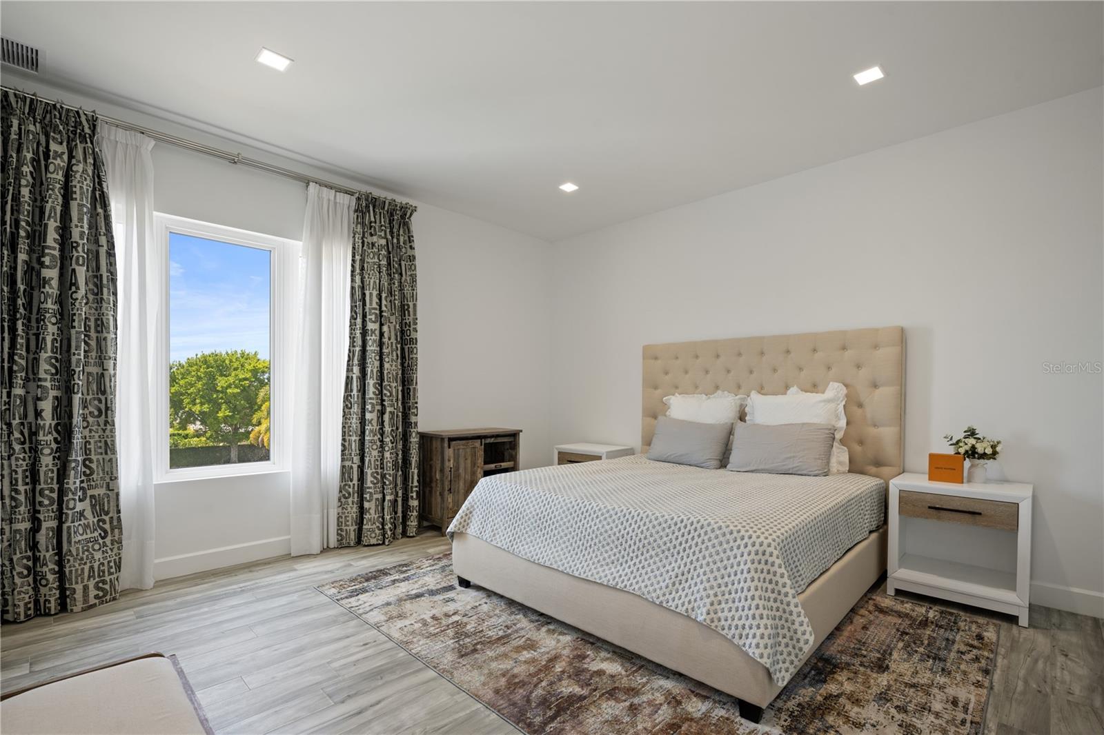 MILLIONAIRES ROW - Residential