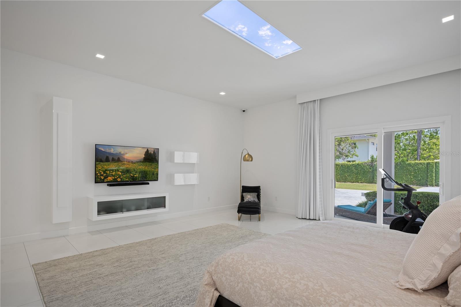 MILLIONAIRES ROW - Residential