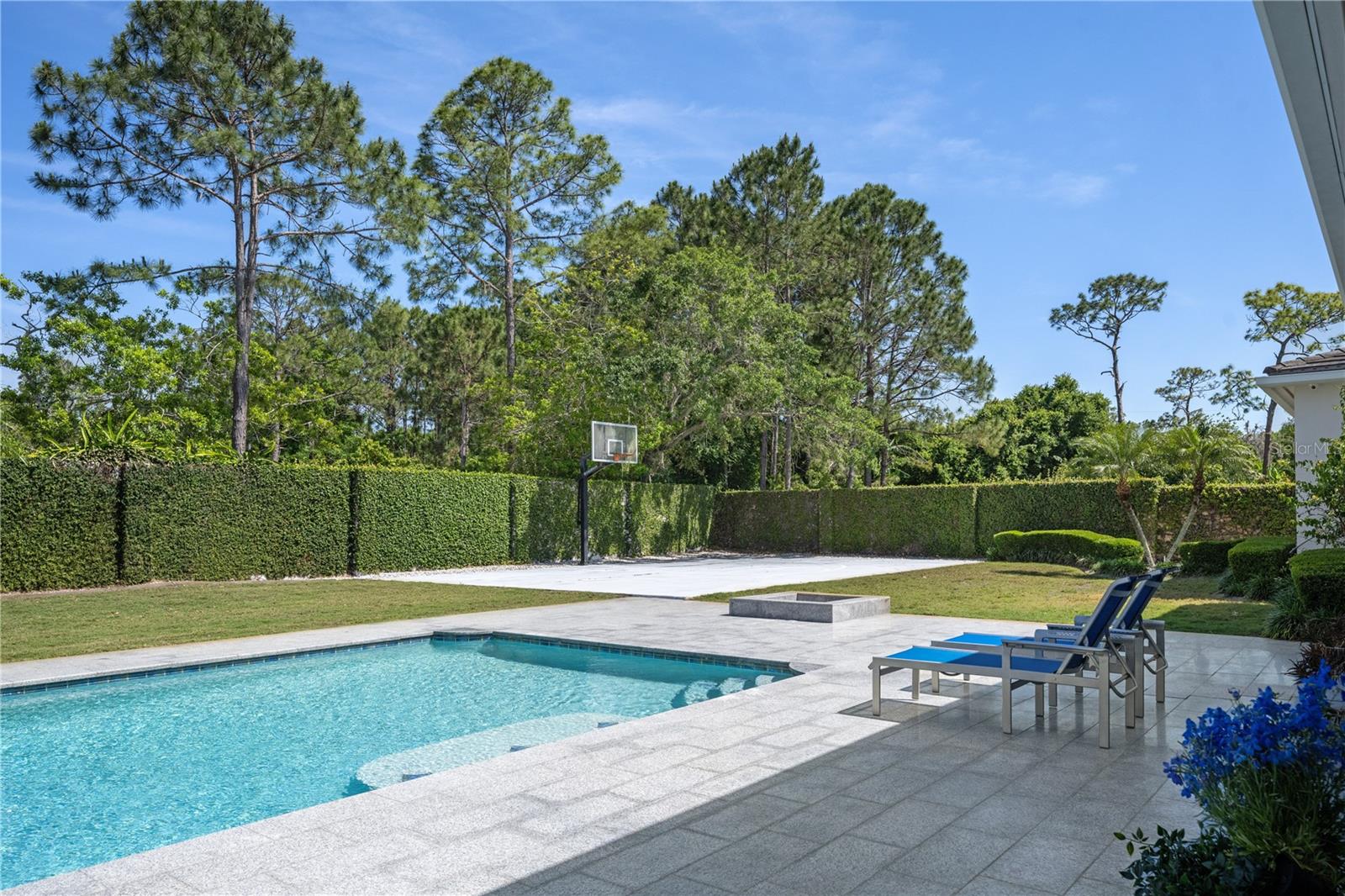 MILLIONAIRES ROW - Residential