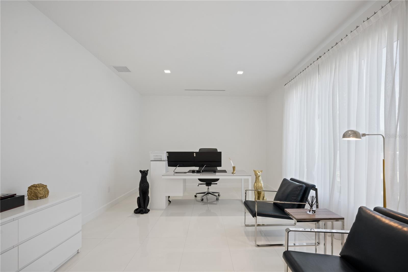 MILLIONAIRES ROW - Residential