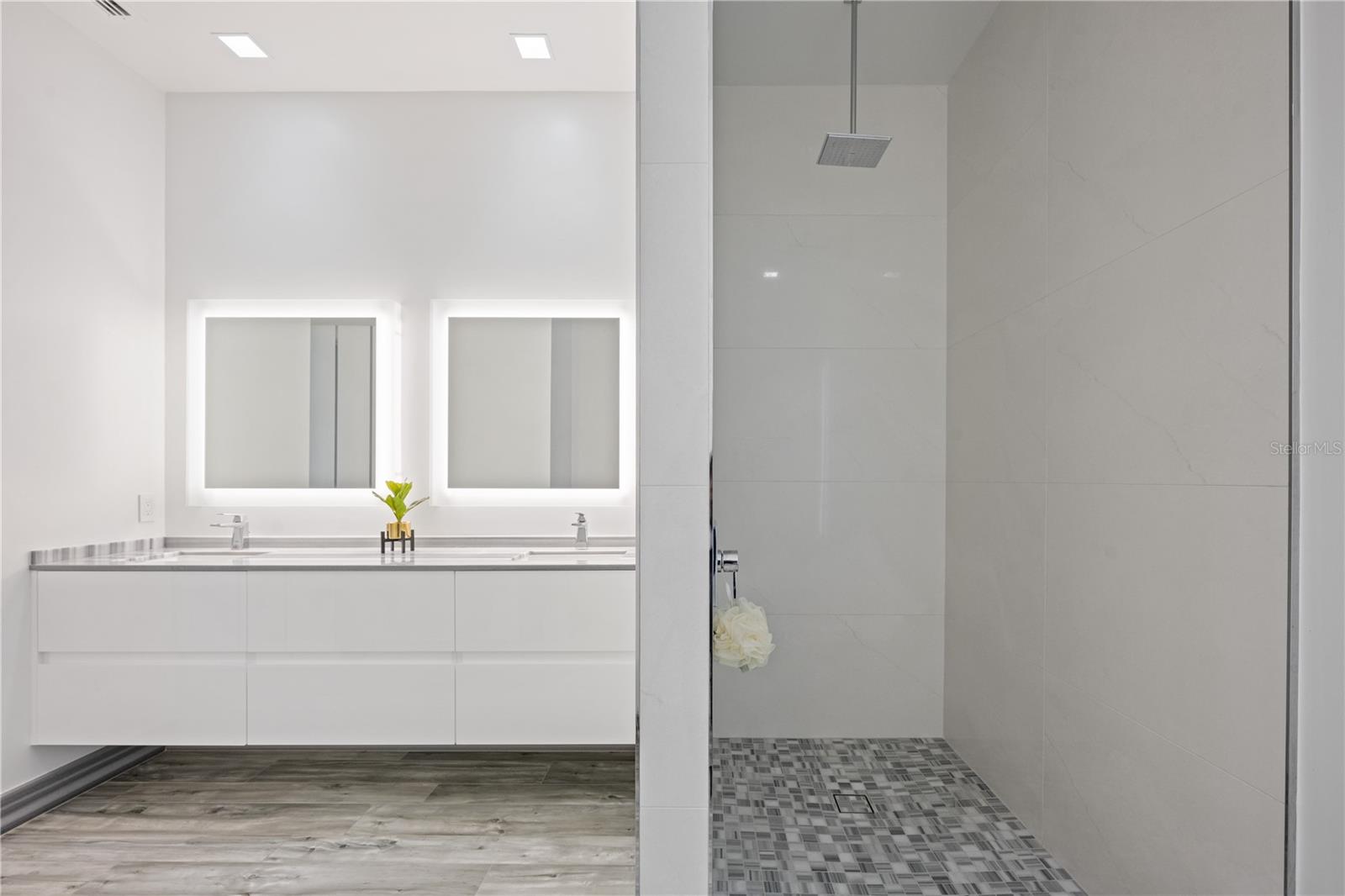 MILLIONAIRES ROW - Residential