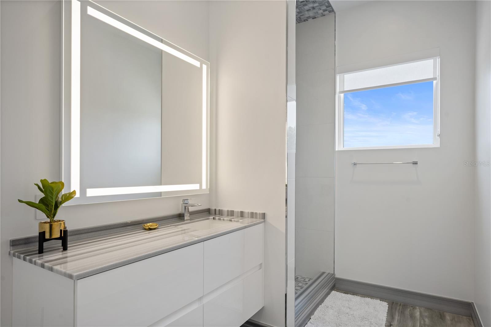 MILLIONAIRES ROW - Residential