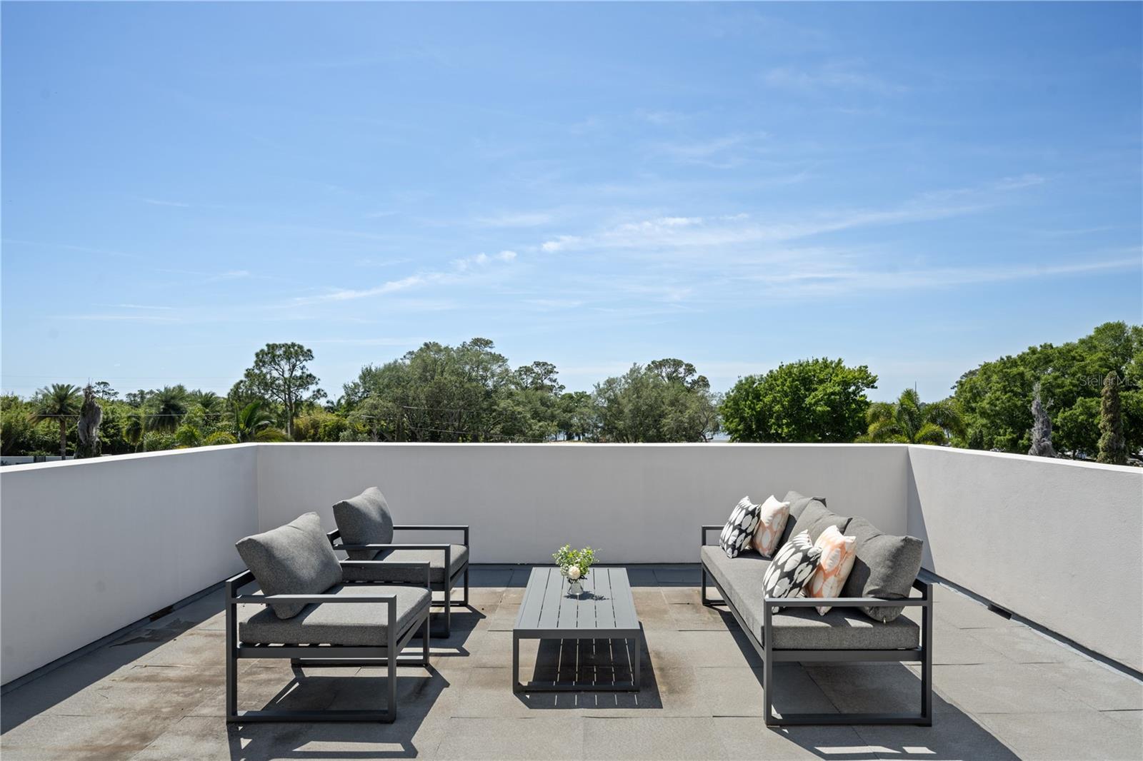 MILLIONAIRES ROW - Residential