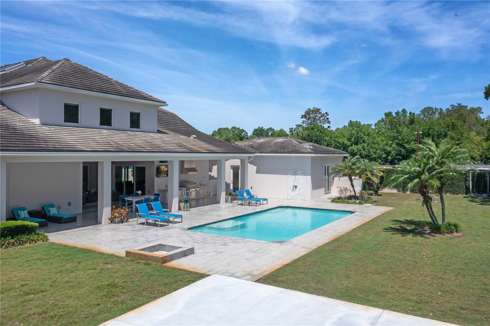 MILLIONAIRES ROW - Residential