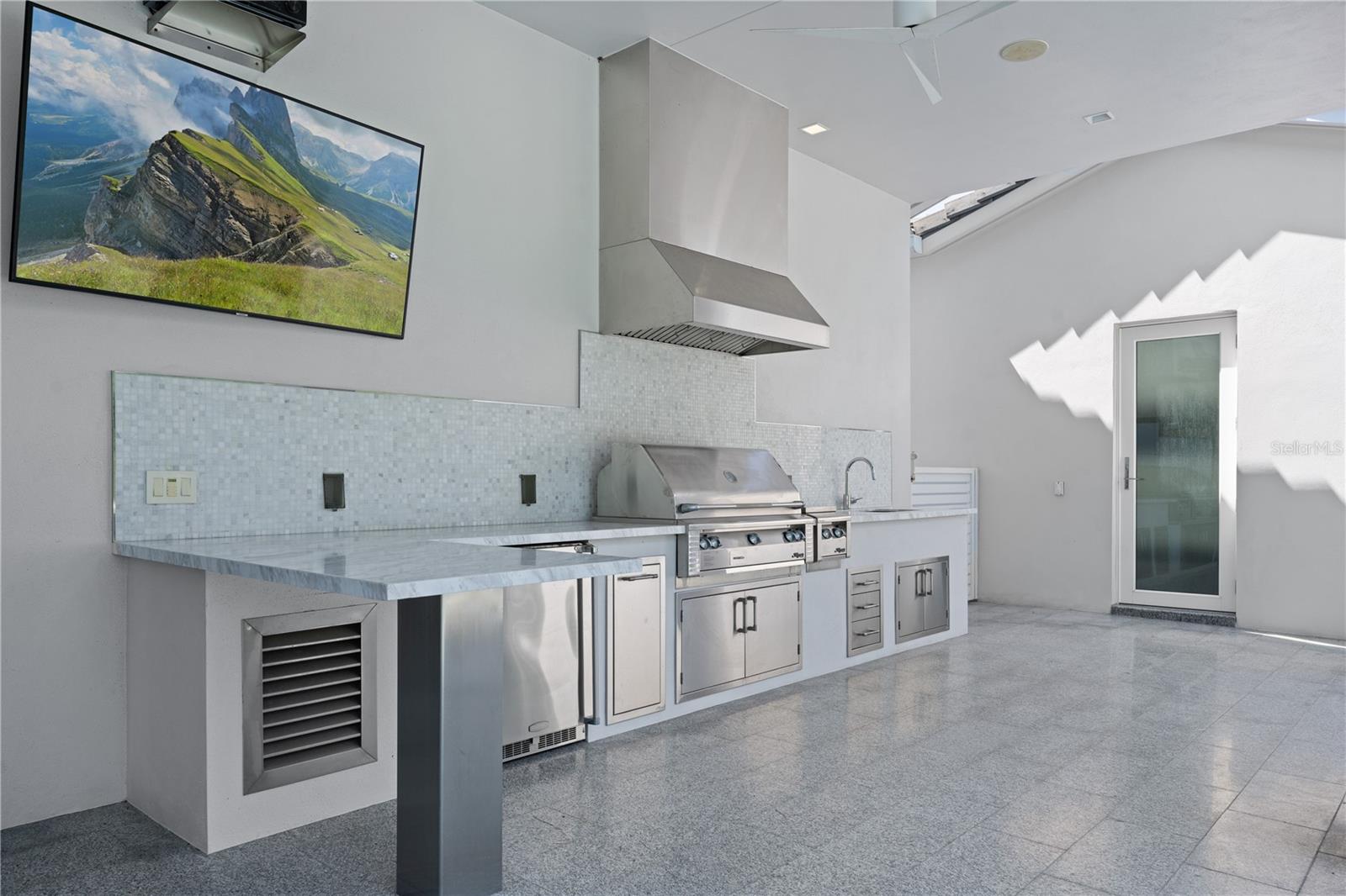 MILLIONAIRES ROW - Residential