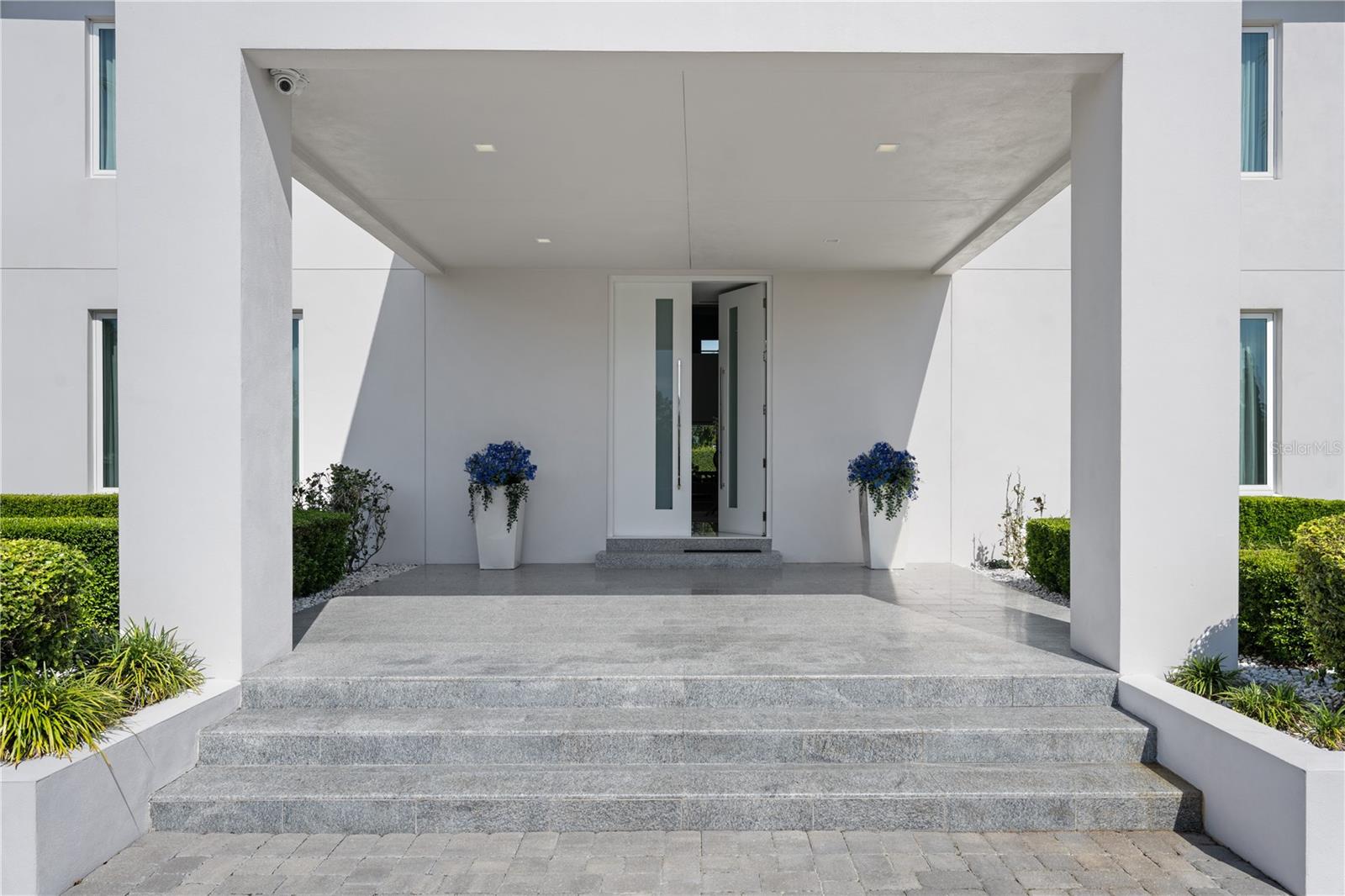 MILLIONAIRES ROW - Residential