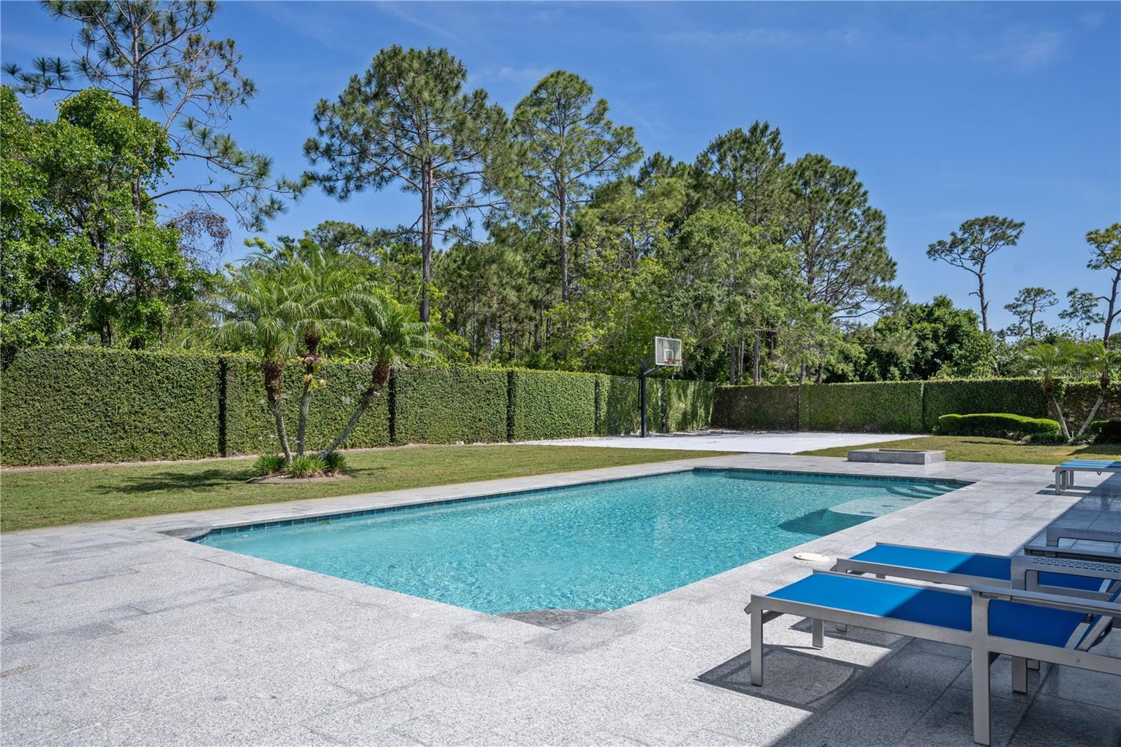 MILLIONAIRES ROW - Residential