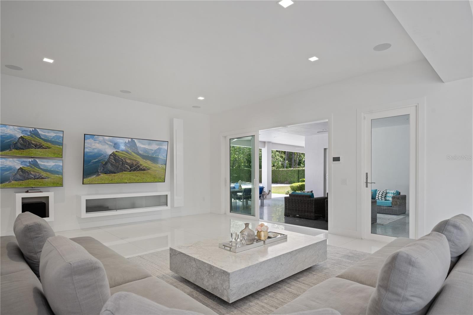 MILLIONAIRES ROW - Residential