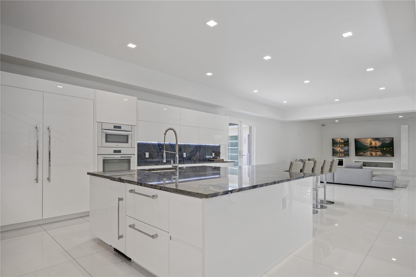 MILLIONAIRES ROW - Residential