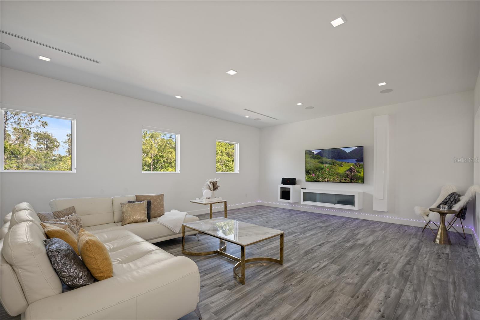 MILLIONAIRES ROW - Residential