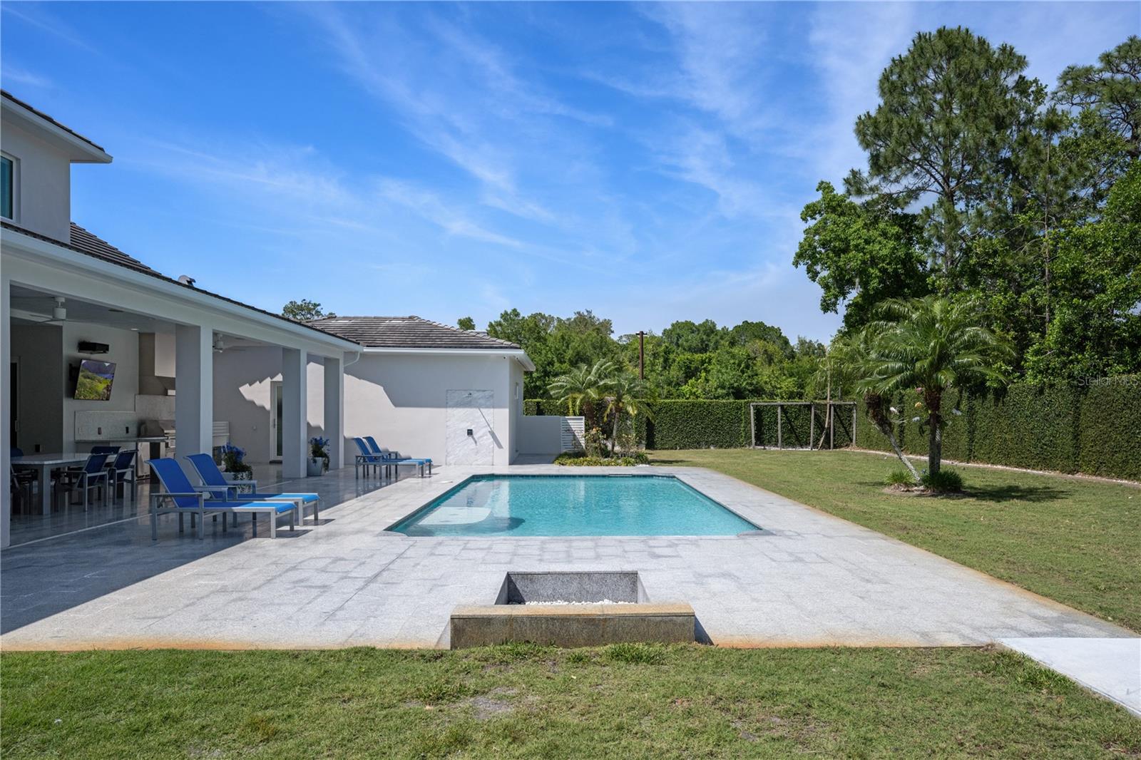 MILLIONAIRES ROW - Residential