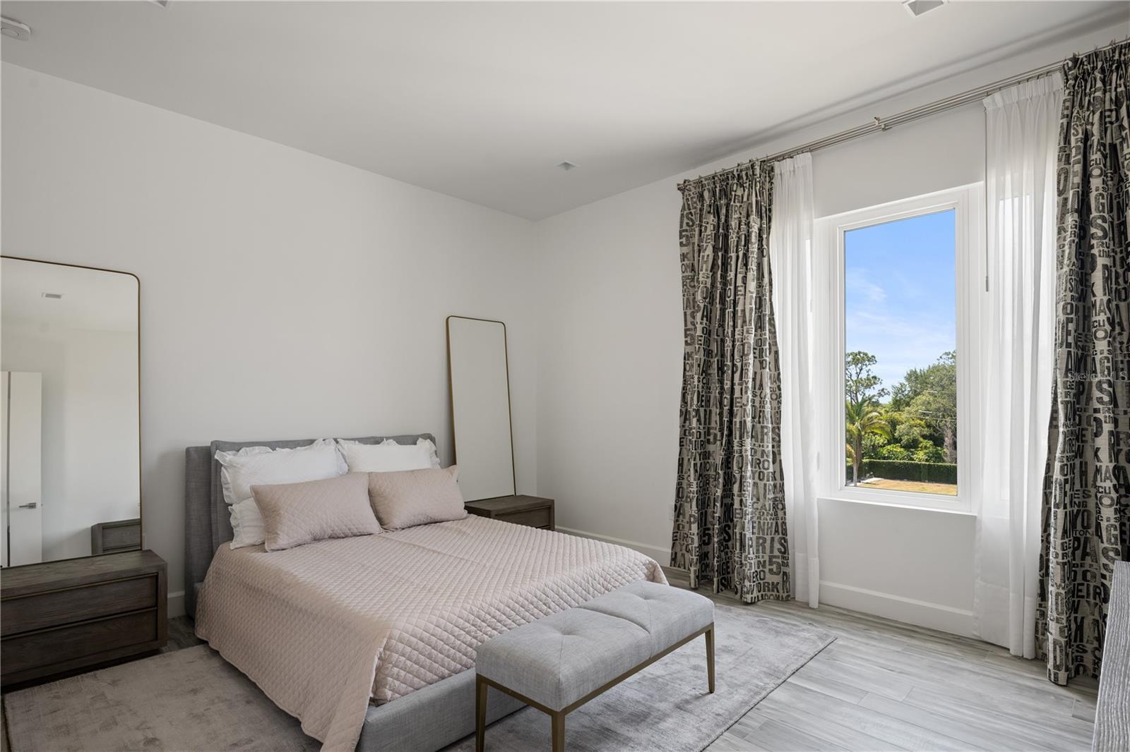 MILLIONAIRES ROW - Residential