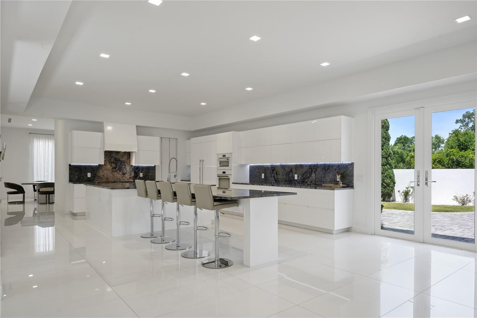 MILLIONAIRES ROW - Residential