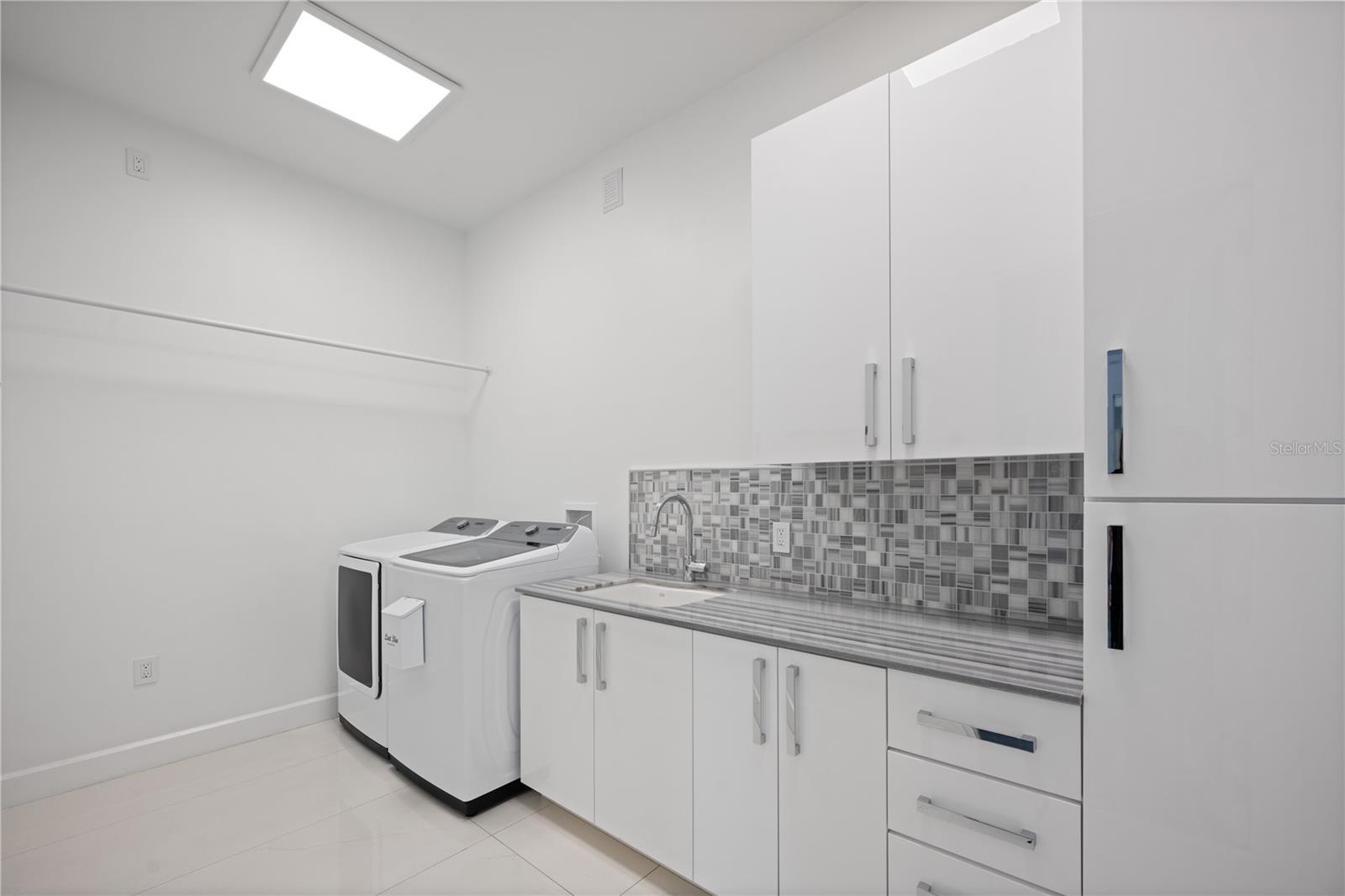 MILLIONAIRES ROW - Residential