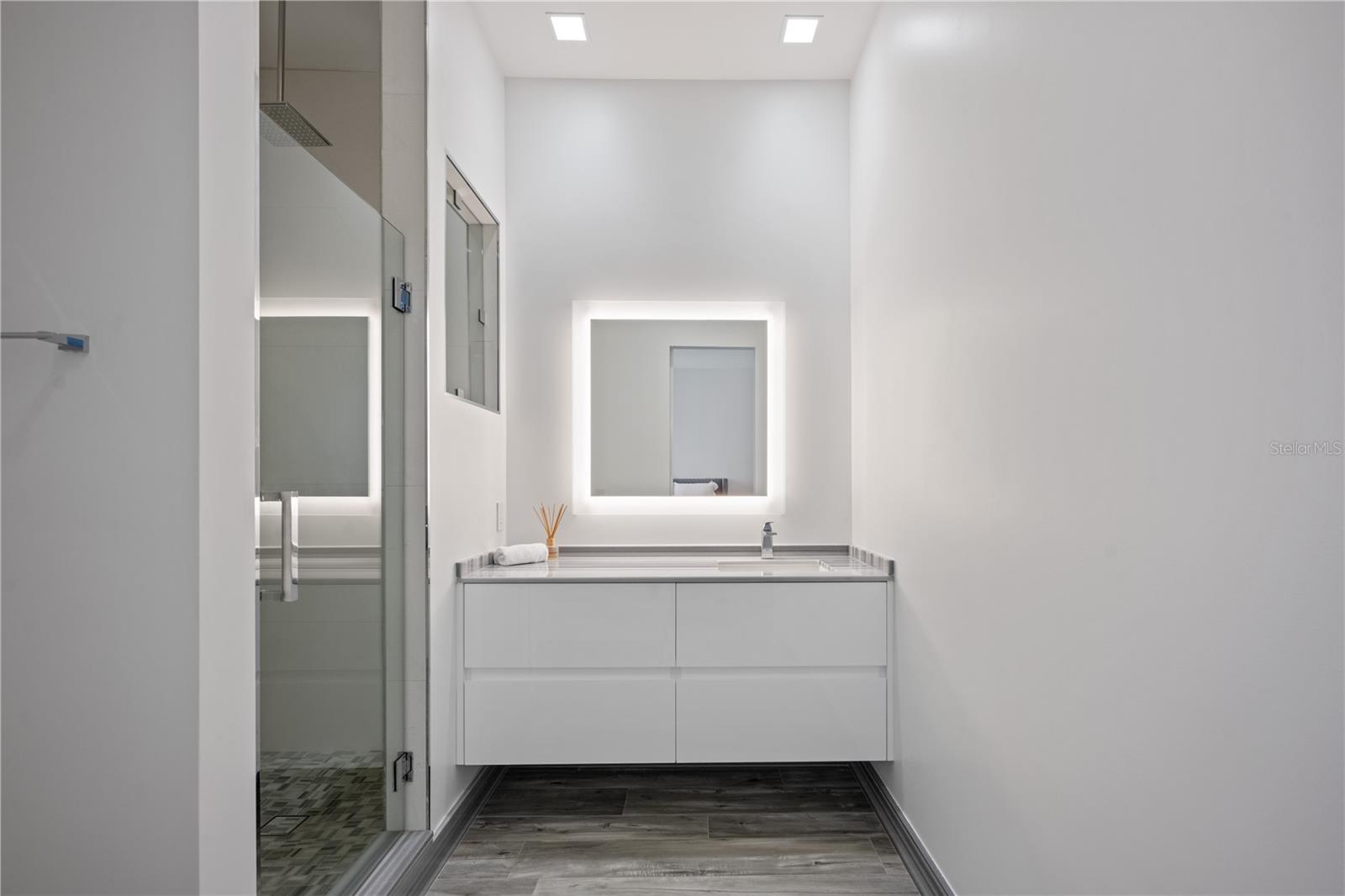 MILLIONAIRES ROW - Residential