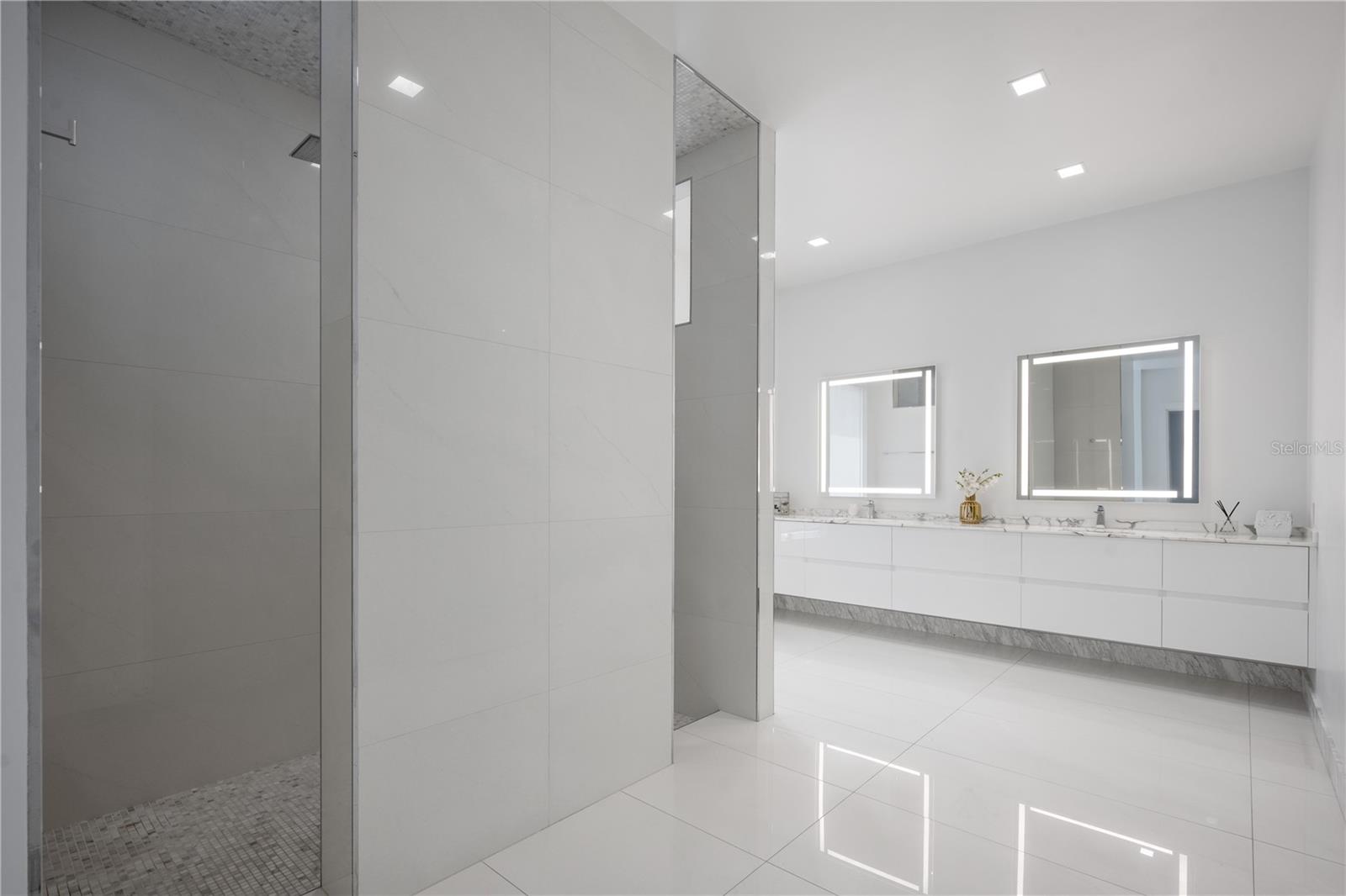 MILLIONAIRES ROW - Residential