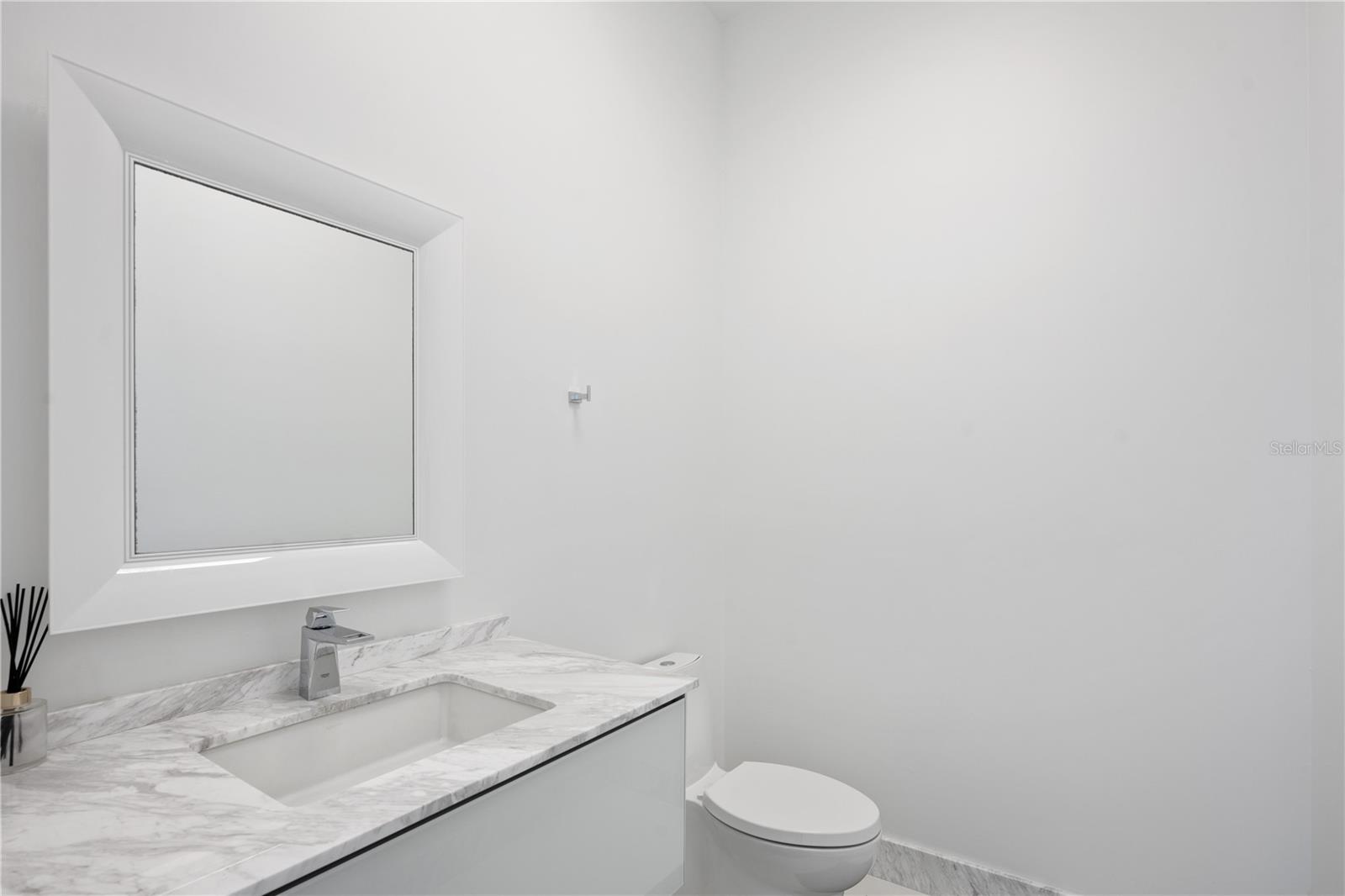 MILLIONAIRES ROW - Residential