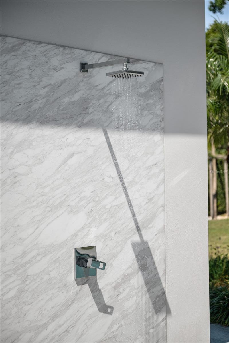 MILLIONAIRES ROW - Residential