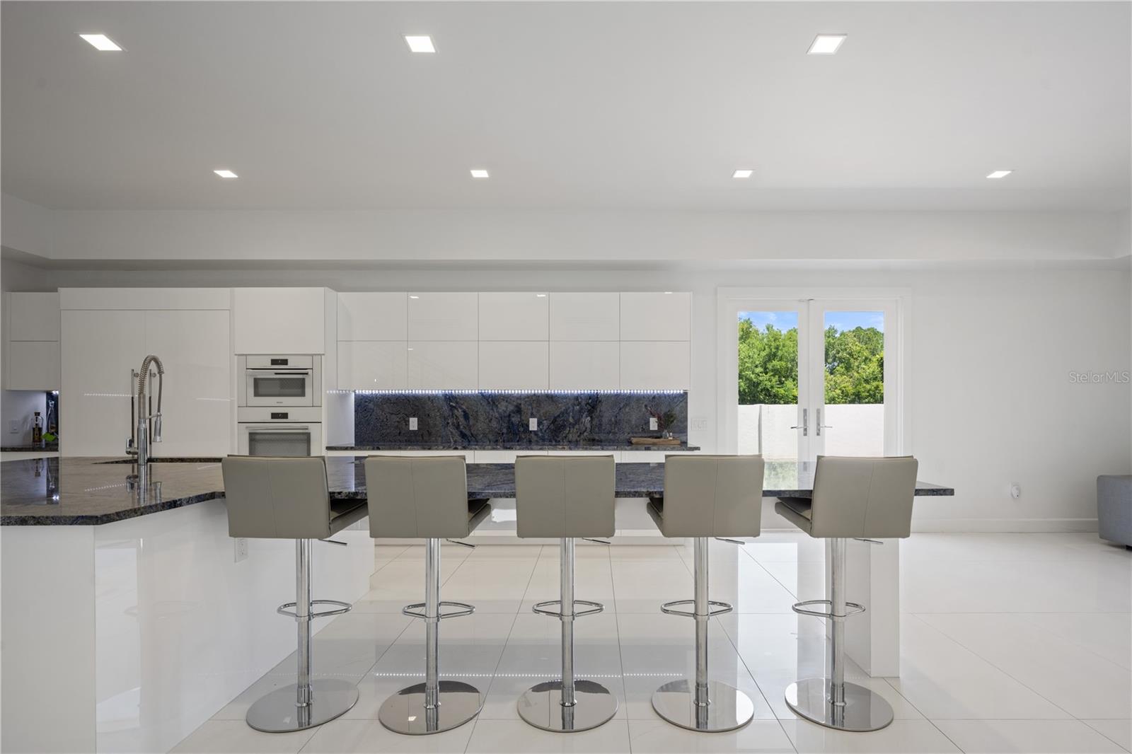 MILLIONAIRES ROW - Residential