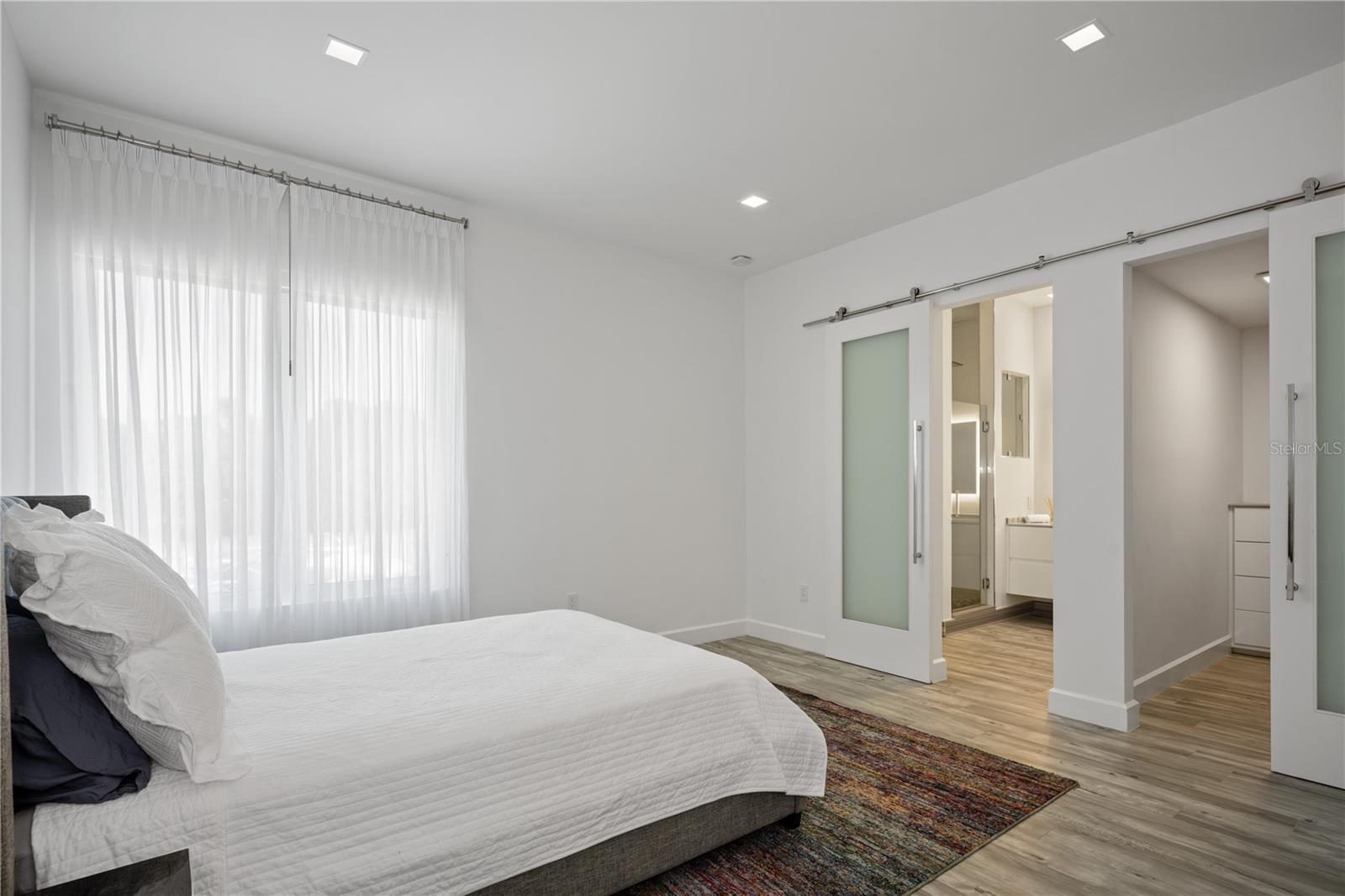 MILLIONAIRES ROW - Residential