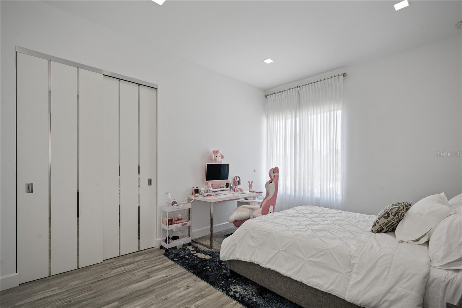 MILLIONAIRES ROW - Residential