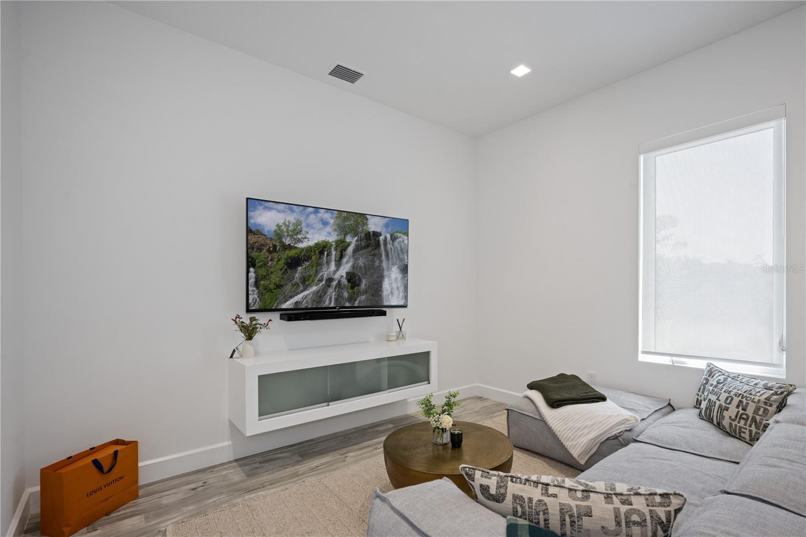 MILLIONAIRES ROW - Residential