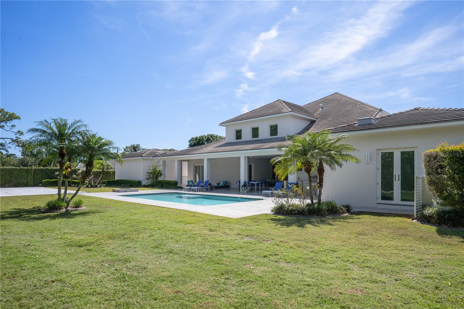 MILLIONAIRES ROW - Residential