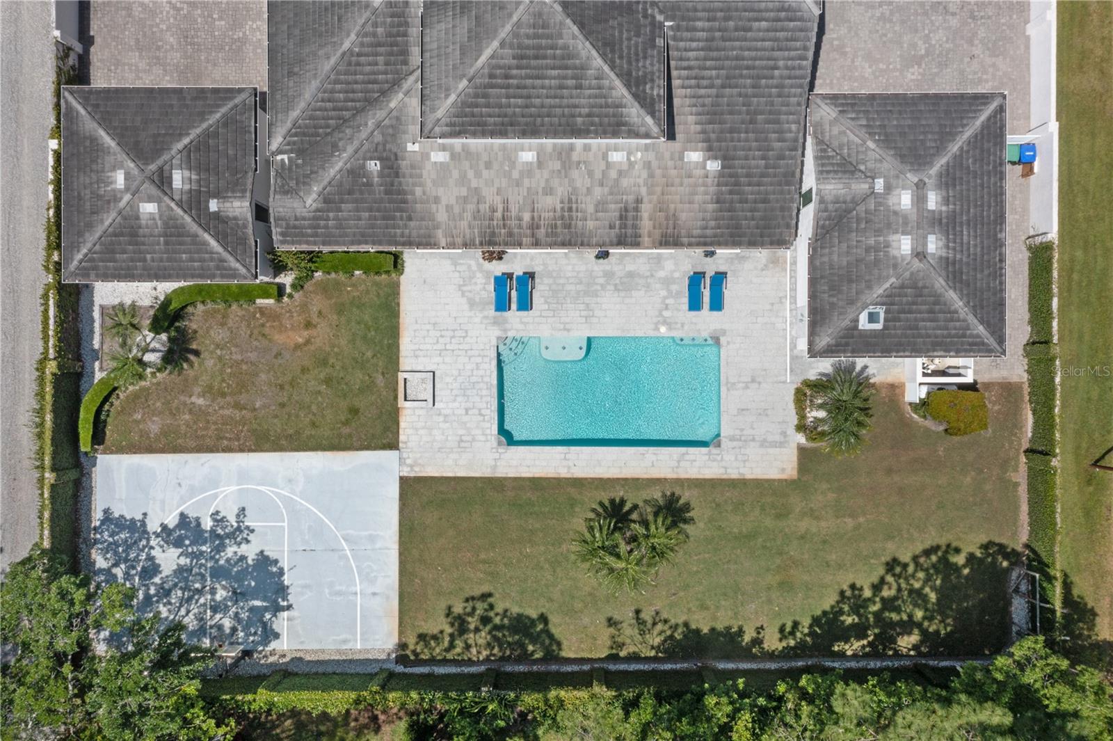 MILLIONAIRES ROW - Residential