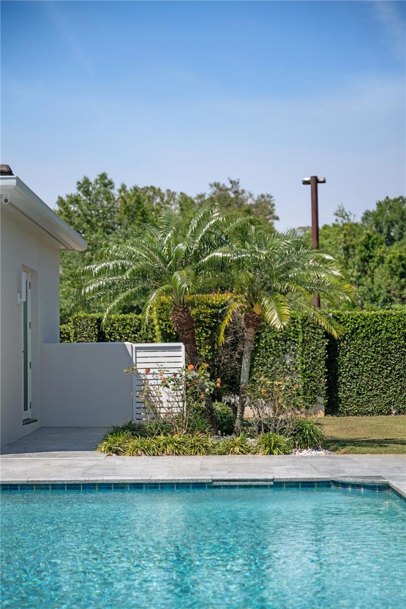 MILLIONAIRES ROW - Residential