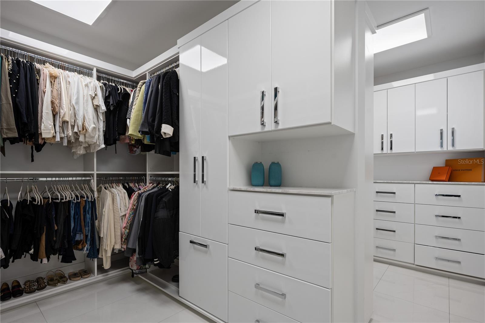 MILLIONAIRES ROW - Residential