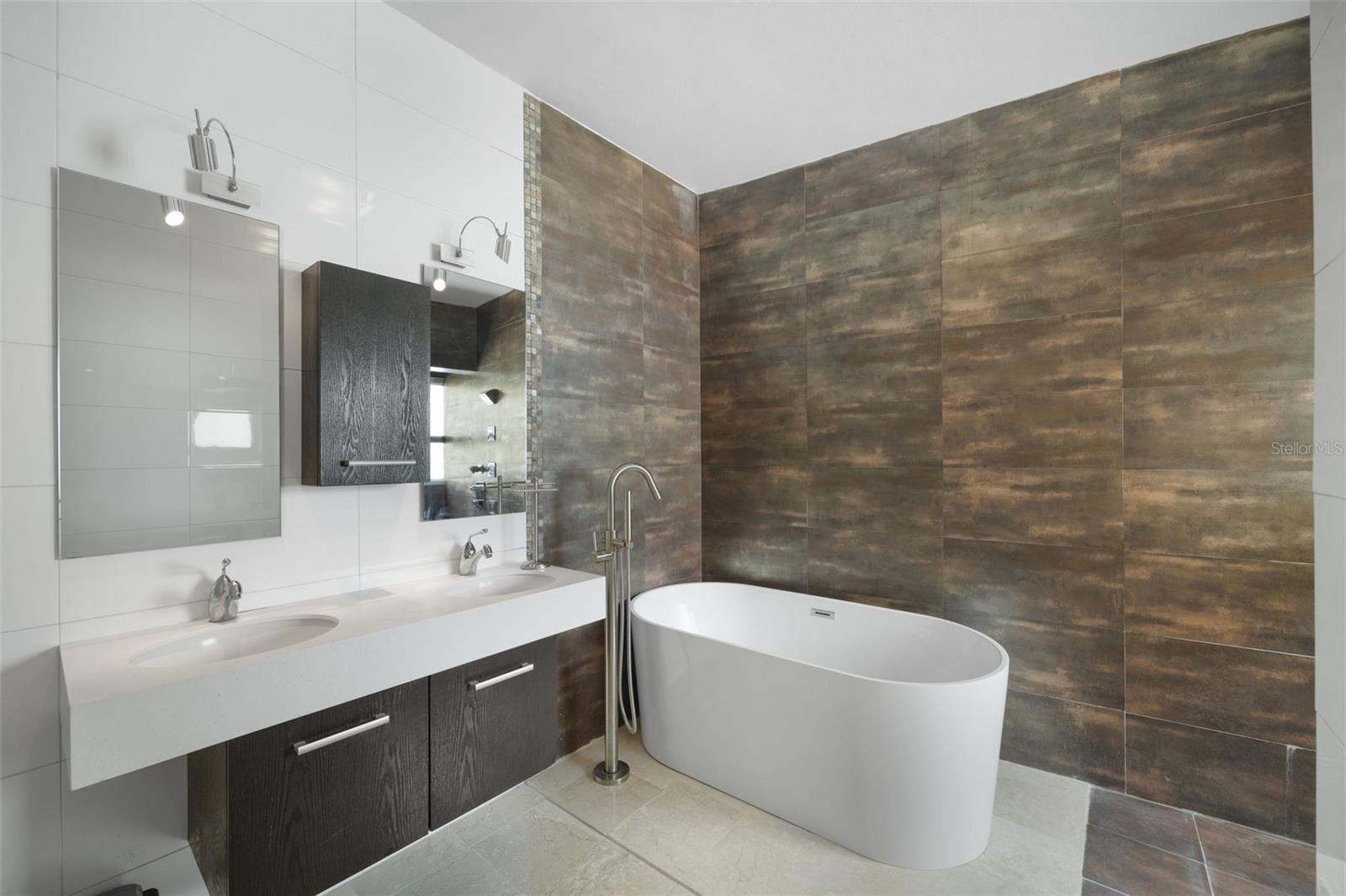 PLAZA ATHENEE - Residential Lease