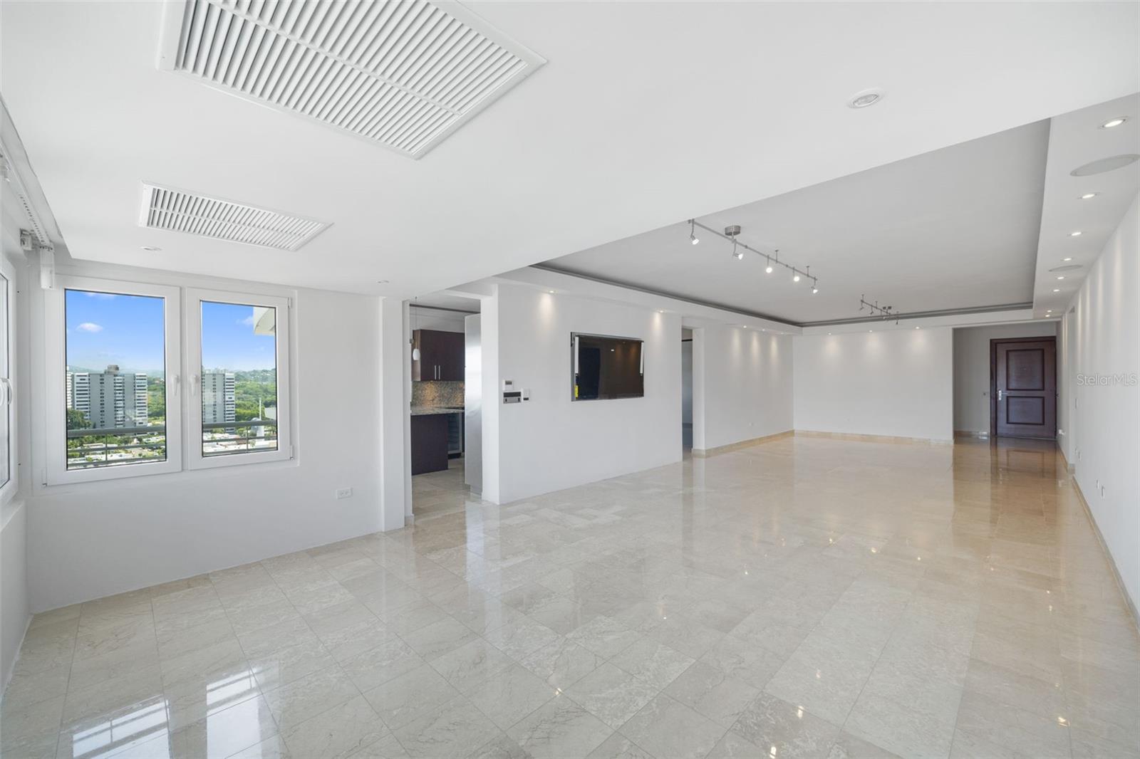 PLAZA ATHENEE - Residential Lease