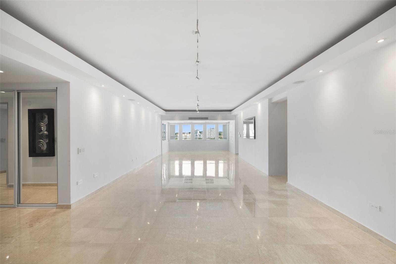 PLAZA ATHENEE - Residential Lease