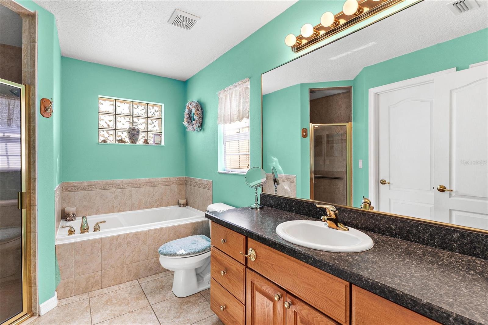 TWIN LAKES ESTATES - Residential