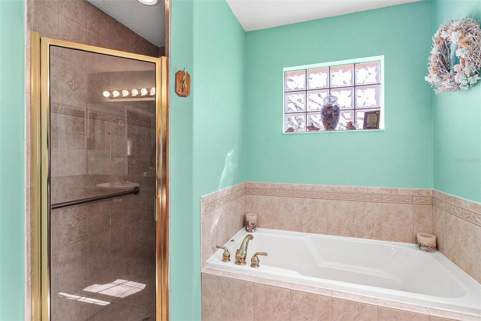 TWIN LAKES ESTATES - Residential