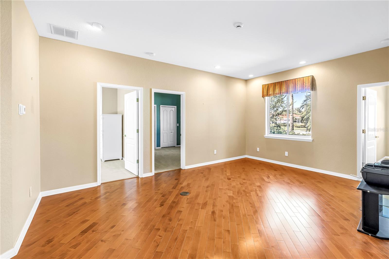 EAGLE POINTE - Residential