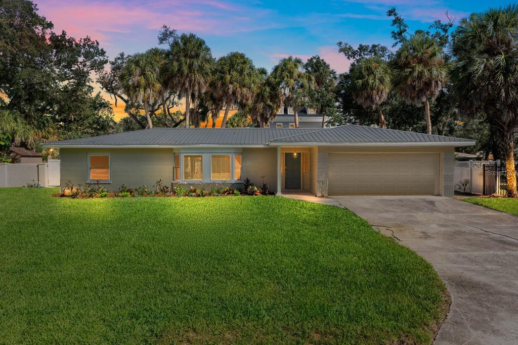 Photo of 4631 W Sunset Boulevard, Tampa, FL 33629 (MLS # TB8434581)