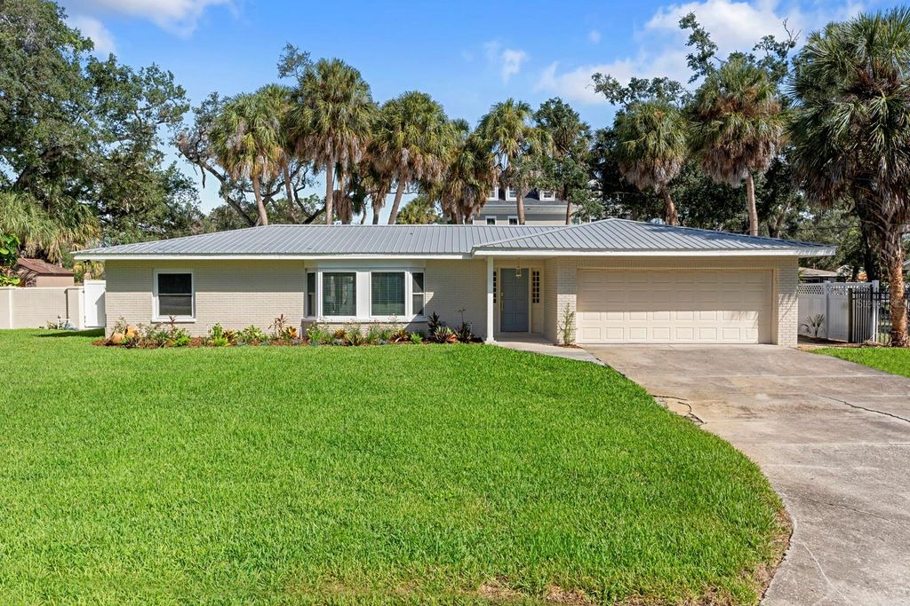 Photo of 4631 W Sunset Boulevard, Tampa, FL 33629 (MLS # TB8434581)