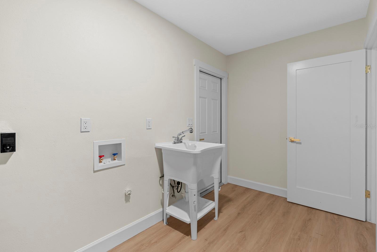 SUNSET PARK - Residential