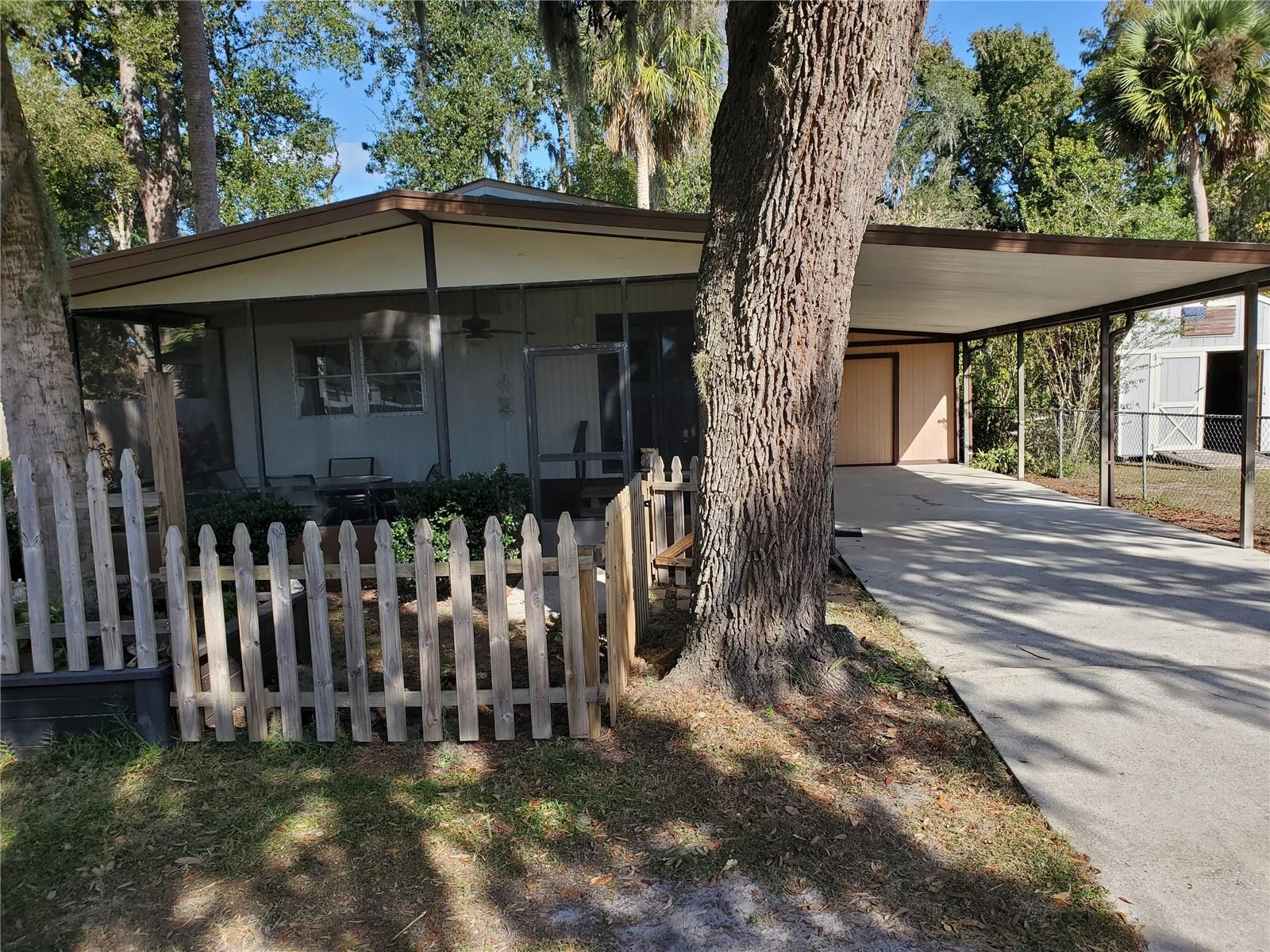 Waterfront 2 BDRM 2 Bath... Carport connected to laundry room and storage area.
New Shingle Roof 2022. New Flooring 2023. Located in Hermits Cove Satsuma Fl 32189.
NO HOA FEES !!! YOUR FLORIDA RETREAT