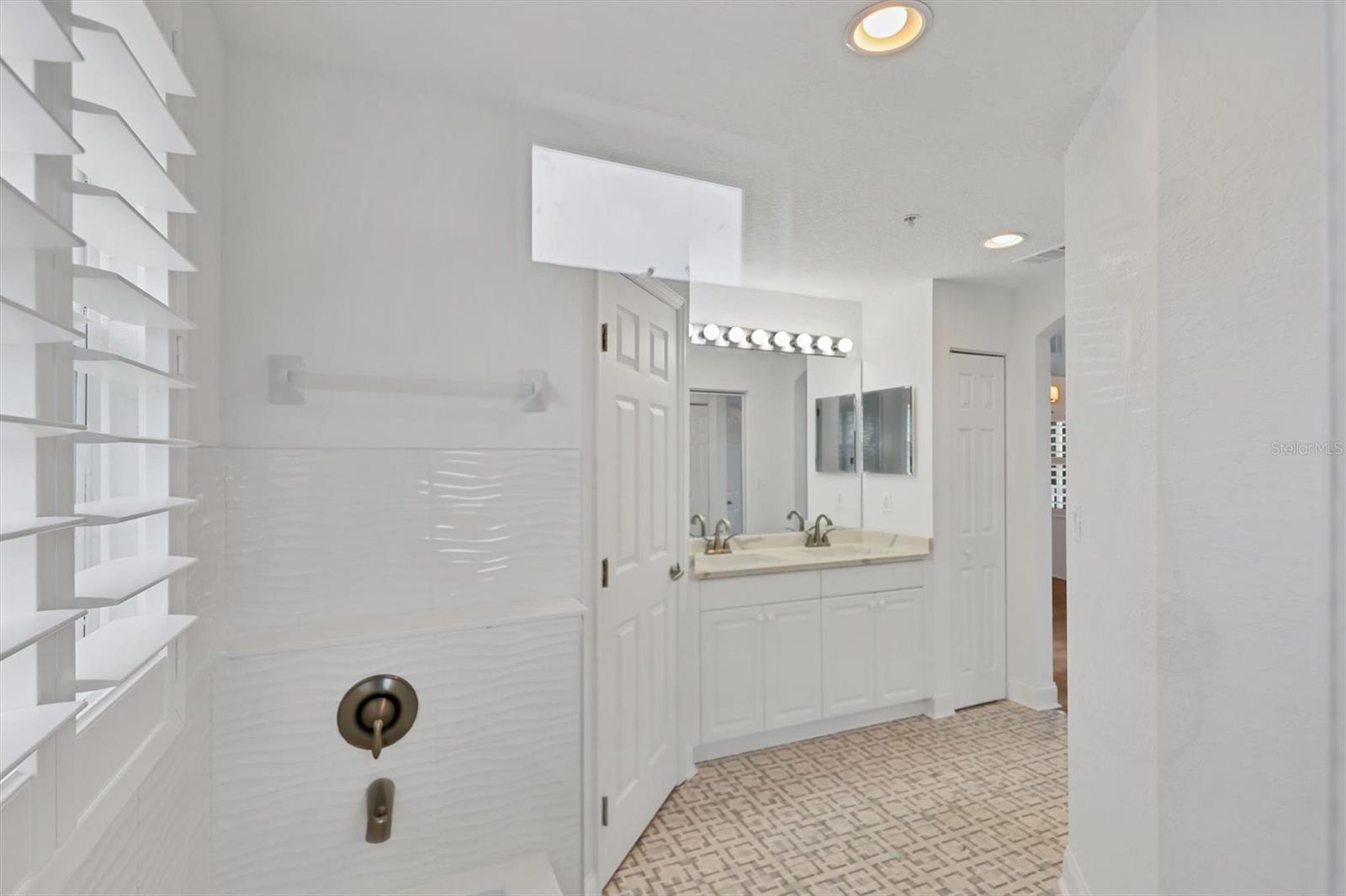 PALM GROVE - Residential Lease