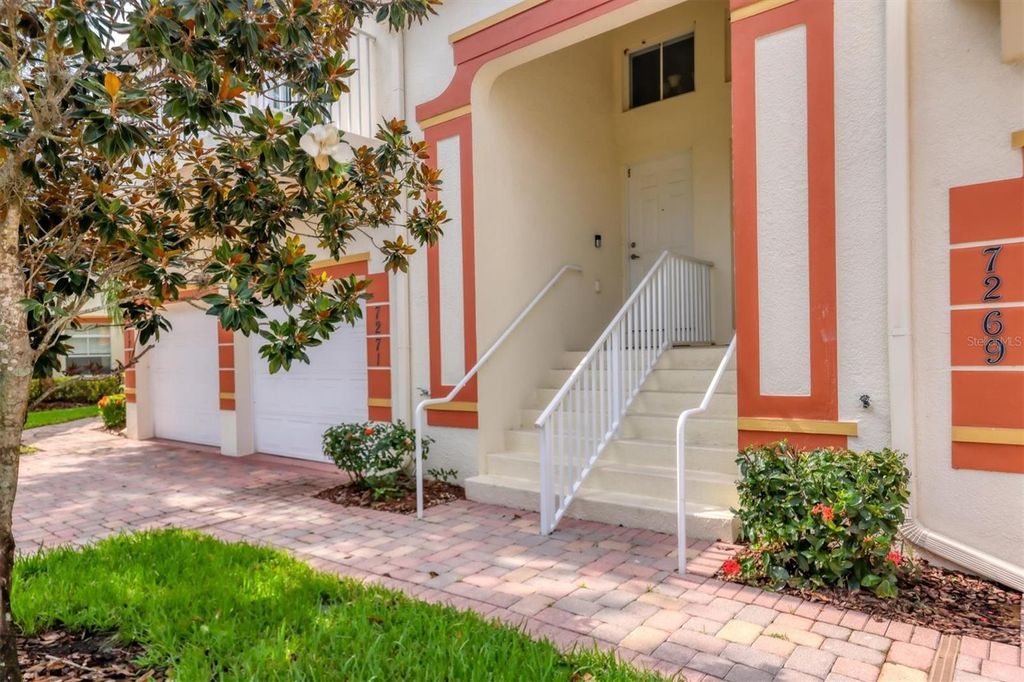 Photo of 7269 Fountain Palm Circle, Bradenton, FL 34203 (MLS # A4667456)