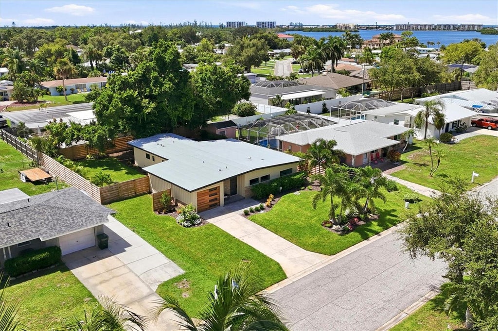 Photo of 1706 Livingstone Street, Sarasota, FL 34231 (MLS # A4705632)