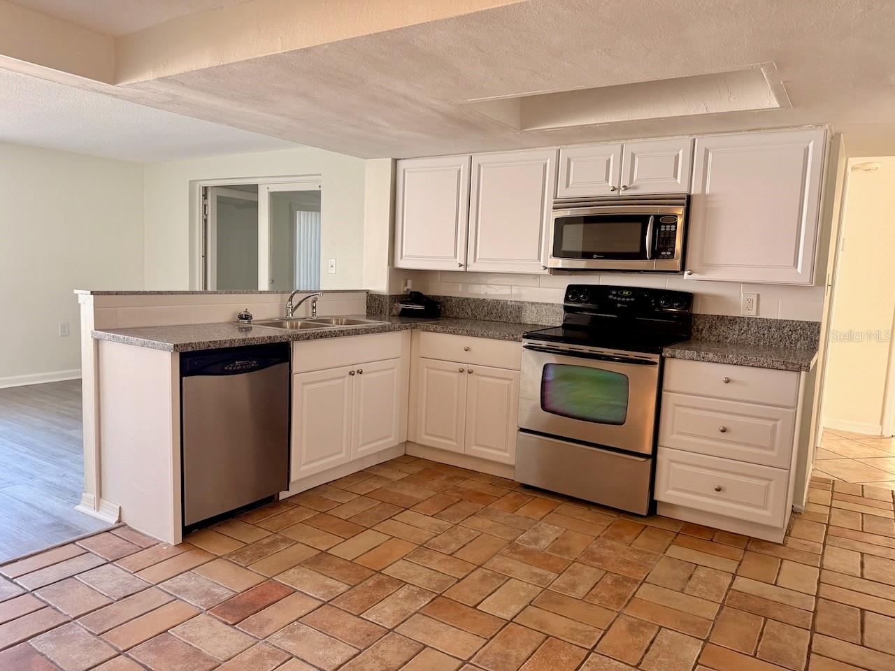 EMBASSY HILLS - Residential