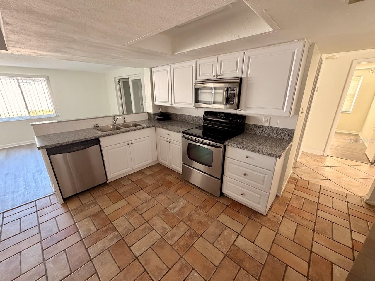 EMBASSY HILLS - Residential